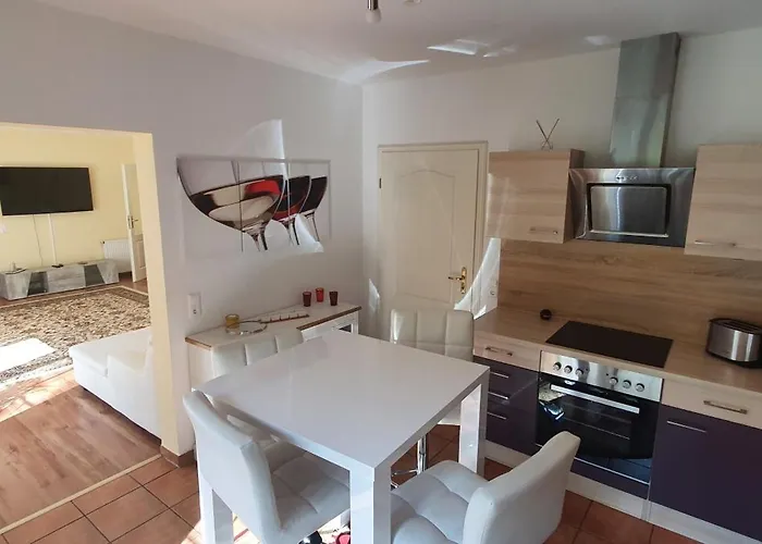 Fichtenwalde, 160qm, 3sz, 2bd, Kueche, Vdsl بيت للعطل بيليتس